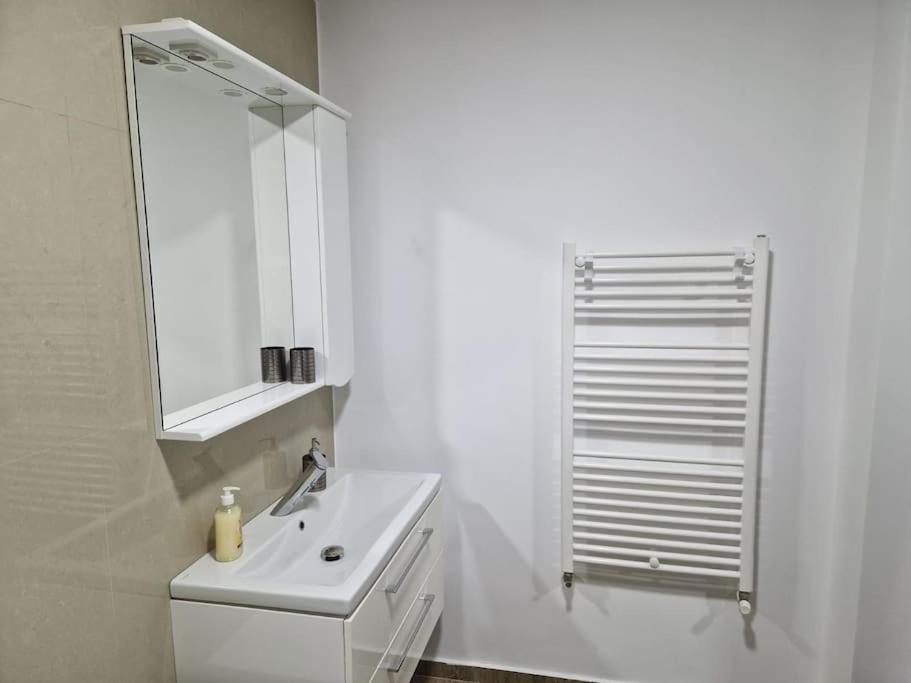 Danube Double Apartment เบรยลา ภายนอก รูปภาพ